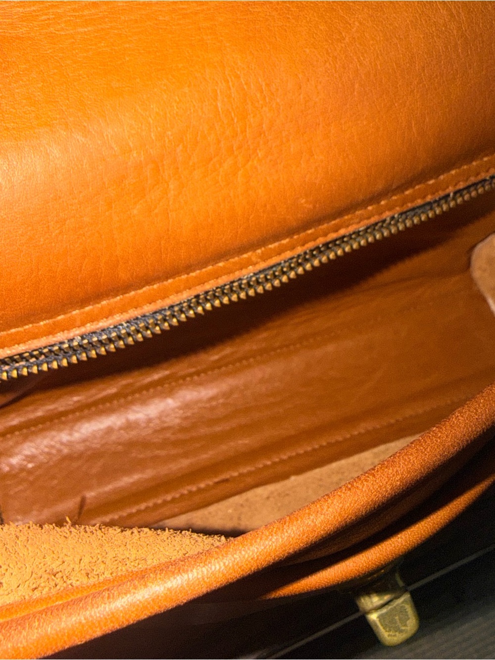 Gorgeous Vintage Coach Court Bag, in
British Tan, Made in July 1994! - Picture 7 of 8